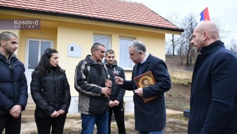 SRPSKA LISTA U LEPOSAVIĆU URUČILA KLJUČEVE NOVIH DOMOVA: Motiv više da budemo jedinstveni i složni 9. februara (VIDEO)