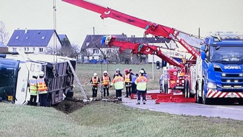 VOZAČ POZITIVAN NA OPIJATE PREVRNUO ŠKOLSKI AUTOBUS: Poznati detalji tragedije u Francuskoj u kojoj je poginula petnaestogodišnja devojčica