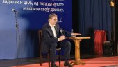 DRUGI DAN POSETE RASINSKOM OKRUGU Vučić obilazi domaćinstvo Dejana Savkovića u selu Trnavci (VIDEO)