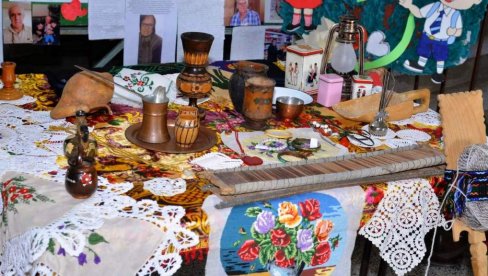 STARO POSUĐE, NAKIT, UKRASI: Izložbe starih predmeta u školama u Popovcu, Buljanu i Stubici (FOTO)