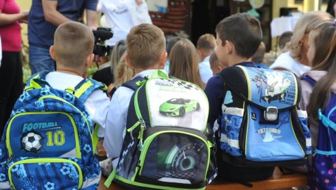 ЗА ДЕЦЕНИЈУ 50.875 ЂАКА МАЊЕ: Подаци Републичког завода за статистику