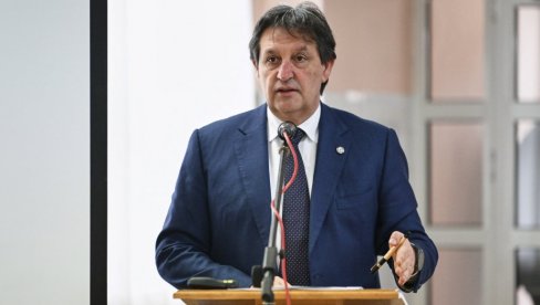 ЛУДИЛО СЕ ОТЕЛО КОНТРОЛИ Гашић: Ово је линија која дели добро и зло
