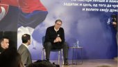 VUČIĆ U MOLU: Predsednik razgovara sa građanima  (VIDEO)