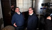 VUČIĆ U OBILASKU VINARIJE „RADLOVIĆ“ U Mokrinu: Mala vinarija, imate jedan od najboljih kabernea i veliki broj nagrada