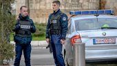 DIKTATOR KURTI NASTAVLJA DA MALTRETIRA SRBE: Napad na privrednike u Severnoj Mitrovici - Uklonjen krov na letnjnoj bašti Vuk