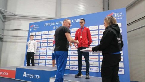 BRONZA I LIČNI REKORD LUKE STOJKOVA: Mladi atletičar iz Zrenjanina osvojio medalju