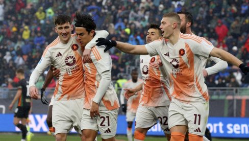 НЕОЧЕКИВАНИ НАПАД НА ТИТУЛУ? Рим сања, али нико нема самопоуздања да наглас прича о томе НЕОЧЕКИВАНИ НАПАД НА ТИТУЛУ? Рим сања, али нико нема самопоуздања да наглас прича о томе