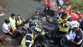 TRAGEDIJA, AUTOBUS SLETEO SA MOSTA: Užasne scene na mestu nesreće, poginulo 30 ljudi (FOTO/VIDEO)