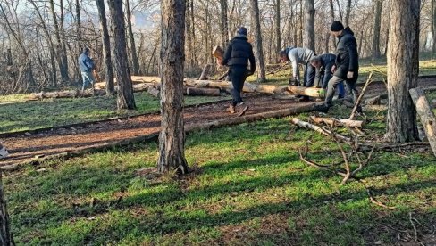 РАДНА АКЦИЈА: Пошумљавање Руског гробља