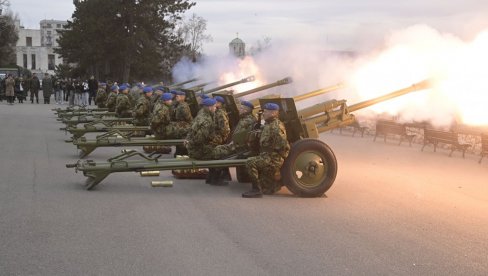 POVODOM DANA DRŽAVNOSTI SRBIJE: Počasna artiljerijska paljba