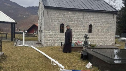 NAPAD NA SPC U CRNOJ GORI: Kod Mojkovca prerezan jarbol, pocepana i ukradena crkvena zastava (FOTO)