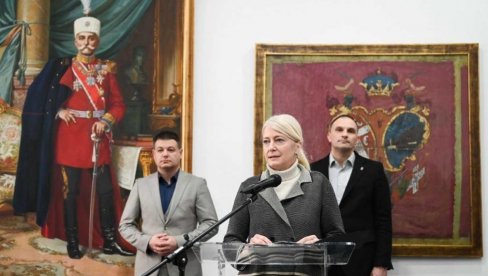 MINISTARKA DR JELENA BEGOVIĆ OTVORILA IZLOŽBU: Izložene originalne ustaničke zastave Vožda Karađorđa u Narodnom muzeju u Zrenjaninu