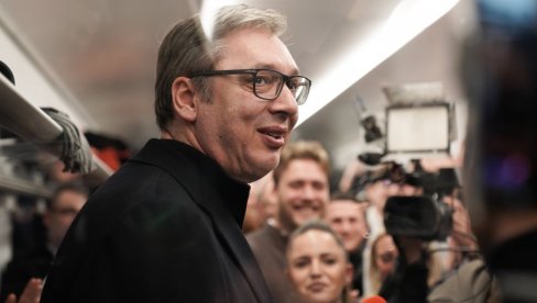 VUČIĆ VOZOM DO SREMSKE MITROVICE: Neće biti obojenih revolucija u Srbiji