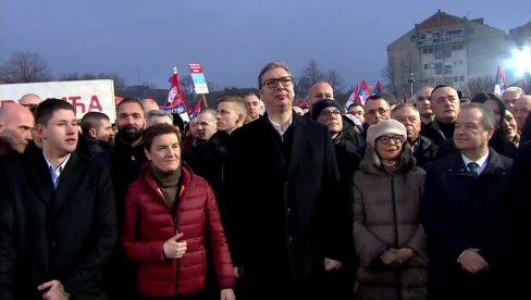 PROPALA IM JE REVOLUCIJA! POBEDILA JE SRBIJA! Vučićeve reči odjekuju Sremskom Mitrovicom (VIDEO)