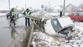 AUTO SE PREVRNUO PORED PUTA: Udes u Adranima na Ibarskoj magistrali (FOTO)