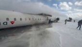 PAO AVION NA AERODROMU U TORONTU: Na licu mesta ekipe hitne pomoći (VIDEO)