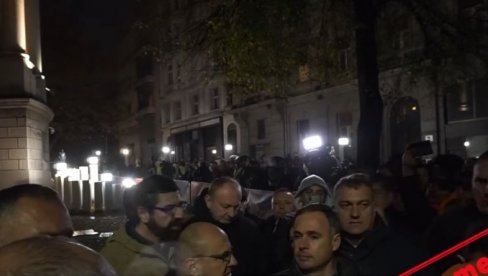 OPOZICIJA LAŽIRA NAPADE NA BLOKADAMA (VIDEO)