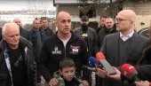 DA MALI STEFAN NE PLAČE... PREMIJER U POSETI DEČAKU I NJEGOVOM DEDI: Došao sam čim sam video snimak i čuo se s predsednikom (VIDEO)