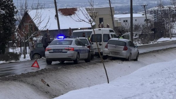 ВАТРОГАСЦИ МОРАЛИ ДА СЕКУ ВОЗИЛО: Детаљи саобраћајне несреће у Нишу, погинула једна особа