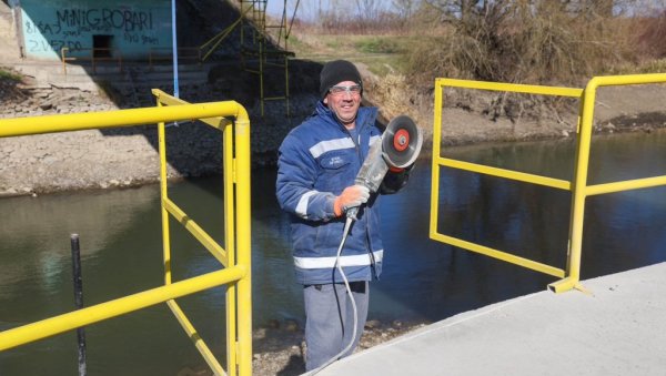 НА БЕГЕЈУ КАО НЕКАДА: Мештани Житишта у низу радних акција уређења купалишта