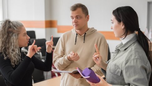 ZAŠTO SU LJUDI POČELI DA GOVORE? Otkriće koje će vas iznenaditi