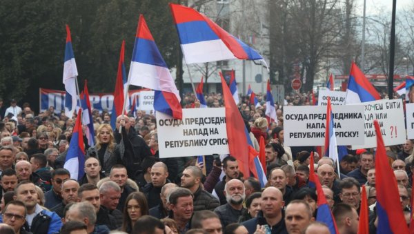 НЕ МОГУ ЦЕЛУ СРПСКУ ДА СТАВЕ У СУДНИЦУ, ПА СУ МЕНЕ ИЗАБРАЛИ: Ниједан наш мушкарац и жена неће отићи у рат - рекао пред 25.000 људи