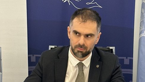 ОГЛАСИО СЕ ГРАДОНАЧЕЛНИК НОВОГ САДА О ДИВЉАКУ КОЈИ УРИНИРАЛО ПО ЦВЕЋУ: Овакво скрнављење места трагедије је апсолутно недопустиво