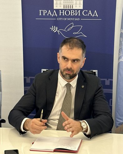 МИЋИН: Иза Вучића стоје нова радна места, путеви, мостови и још много доброг, а иза Пајтића само тужна табла