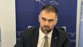 ZAHTEVAM DA NADLEŽNI HITNO ORGANI REAGUJU: Oglasio se gradonačelnik Novog Sada o divljaku koji uriniralo po cveću