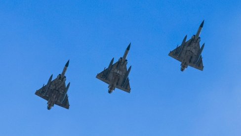 МАКРОН НАЈАВИО: Нове ракете и борбене авиони иду за Украјину МАКРОН НАЈАВИО: Нове ракете и борбене авиони иду за Украјину