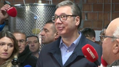 VUČIĆ U ZAJEČARSKOM I BORSKOM OKRUGU: Predsednik obilazi poljoprivredno gazdinstvo porodice Vidulović (VIDEO)