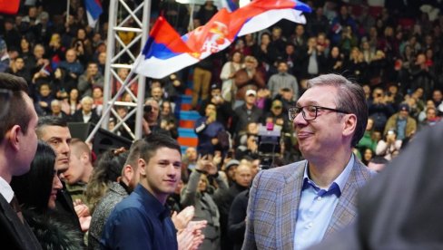 VUČIĆ NASTAVLJA POSETU ZAJEČARSKOM I BORSKOM OKRUGU: Predsednik obilazi porodičnu firmu Soko Skele