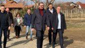 VUČIĆ OBIŠAO VINARIJU GAMANOVIĆ: Probao sam odličan grašac, naše vino koje nam donosi prednost u regionu (FOTO)