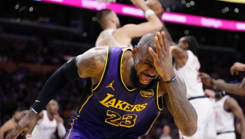 ЛЕБРОН ЏЕЈМС У НЕПОЗНАТОЈ СИТУАЦИЈИ: Краљ можда први пут у каријери ово доживи