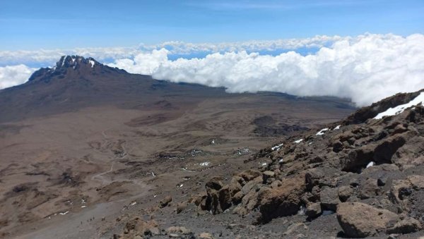 ПАО СПАСИЛАЧКИ ХЕЛИКОПТЕР НА ПЛАНИНИ КИЛИМАНЏАРО: Погинуло свих пет особа у летелици