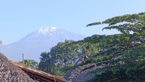 U SLUŽBI KILIMANDŽARA, PLANINE BOGOVA: U Tanzaniji, sa nosačima, vodičima, kuvarima, koji pomažu planinarskim ekspedicijama (FOTO)