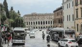 TURISTI-VANDALI VRŠLJAJU PO VEČNOM GRADU: Spomenici i fontane u prestonici Italije sve češće na meti neodgovornih i rušilčki nastrojenih pos