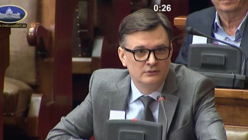 PRVO NAJAVE BOJKOT, ONDA DOĐU Jovanov: Parandilović prvi put pre podneva stigao u parlament