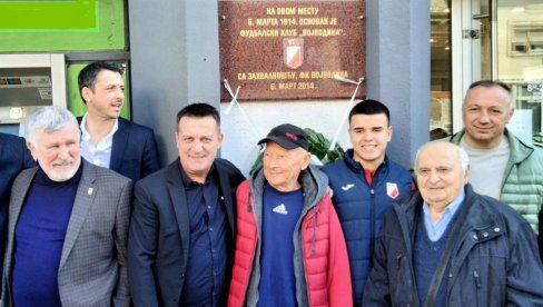 LOVOROV VENAC ZA SEĆANJE NA KLUPSKE LEGENDE: Fudbaleri Vojvodne danas obeležili 111. rođendan kluba