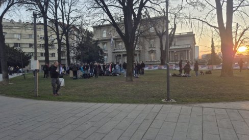 ISPRED PREDSEDNIŠTVA OKUPLJAJU SE STUDENTI KOJI ŽELE DA STUDIRAJU: Ovo su njihovi zahtevi