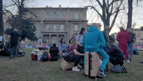 ISPRED PREDSEDNIŠTVA OKUPLJAJU SE STUDENTI KOJI ŽELE DA STUDIRAJU: Ovo su njihovi zahtevi