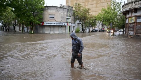 HITNA EVAKUACIJA: Obilna kiša pogodila argentinski grad Baija Blanku, nastradalo šest osoba