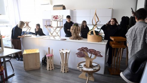 IZLOŽBA ĐAČKIH LAMPI: Radovi učenika Tehničke škole Drvo art u Muzeju primenjenih umetnosti