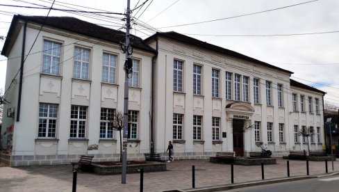 OSAVREMENJAVANJE BIBLIOTEKE „DR VIĆENTIJE RAKIĆ“ U PARAĆINU: Nova tehnička oprema i bolja rasveta (FOTO)