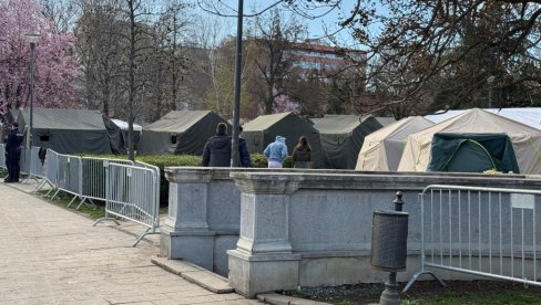 OBRAĆANJE STUDENATA KOJI ŽELE DA UČE: Uživo iz Pionirskog parka (VIDEO)