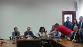 SKANDAL: Uprkos zabrani - Ekipa Novosti ušla na konferenciju rektora Đokića (VIDEO)