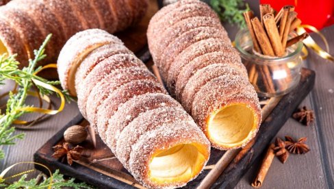 ODUŠEVIĆE VAS I MIRISOM I UKUSOM: Trdelnik - Češki desert najpoznatiji na svetu