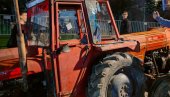 NASILNOJ OPOZICIJI NIŠTA NIJE SVETO! LJudi, porodični domovi i traktori mete blokadera! POLICIJA SLEPA, A PRAVOSUĐE ĆUTI!