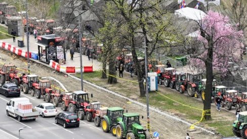 ŠTA TI JE NAVIKA: Đilas pozvao na krađu traktora