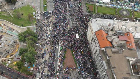 СЛИКА ИЗ ВАЗДУХА: Ево колико људи је на протесту блокадера (ФОТО)